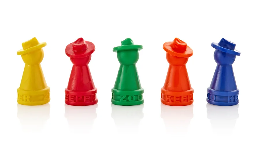 Five zookeeper pawns in yellow, red, green, orange and blue, each wearing a safari hat